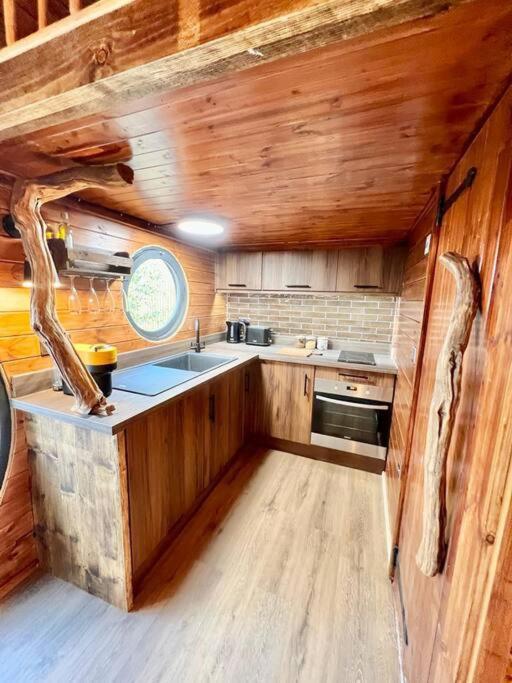 ריצ'מונד The Pines Treehouse At Treetops Hideouts מראה חיצוני תמונה